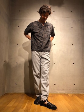 「アイテム（スラックス、ベージュ系）」を使った、2ndbmさん（メンズ・174cm）の春コーディネート