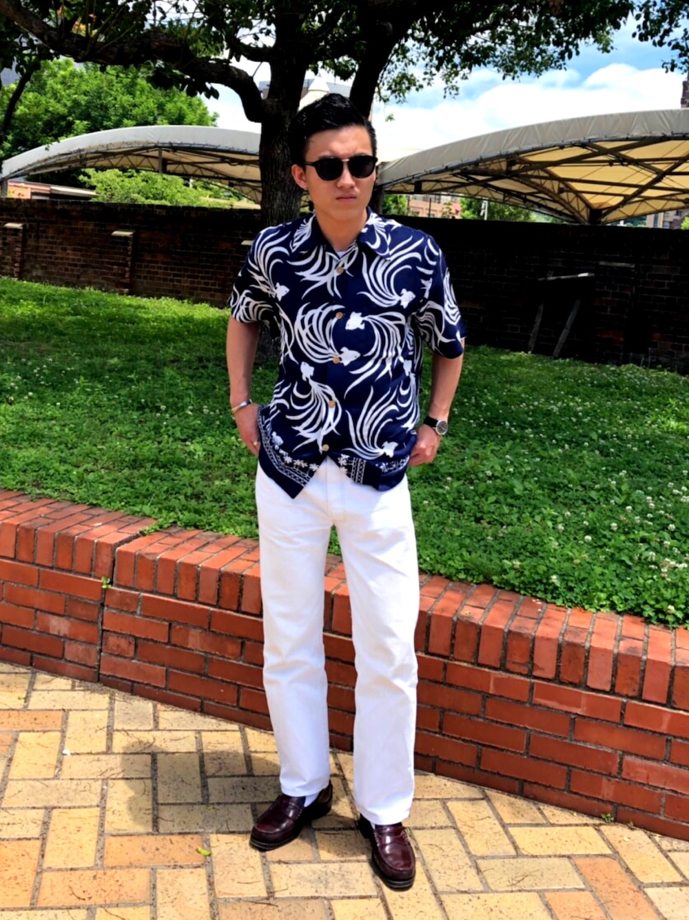 「古着、used、vintage、Aloha shirt、アロハシャツ、Levis、リーバイス、white denim 、loafer、ローファー」｜「TIMEXの【ＷＥＢ限定】TIMEX：ウィークエンダー（アナログ腕時計、ブラック系）」を使った、たかあきさん（メンズ・173cm）の夏コーディネートの1枚目の写真