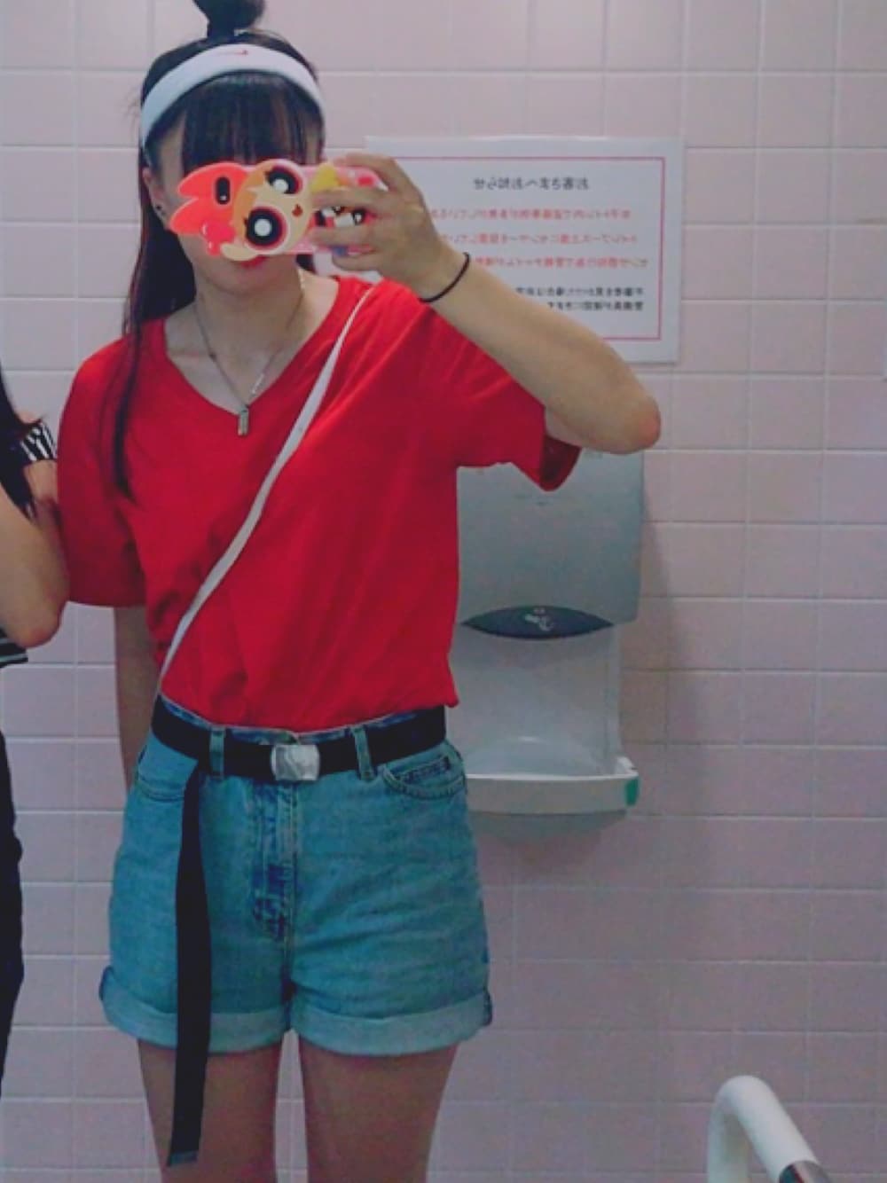 「スポーティーコーデ、NIKE、hairband、red、ショートパンツスタイル、おだんごヘアー、いいね、save、フォローお願いします🤑」｜「WEGOのアイテム（Tシャツ/カットソー、レッド系）」を使った、まなさん（レディース・163cm）の夏コーディネートの1枚目の写真