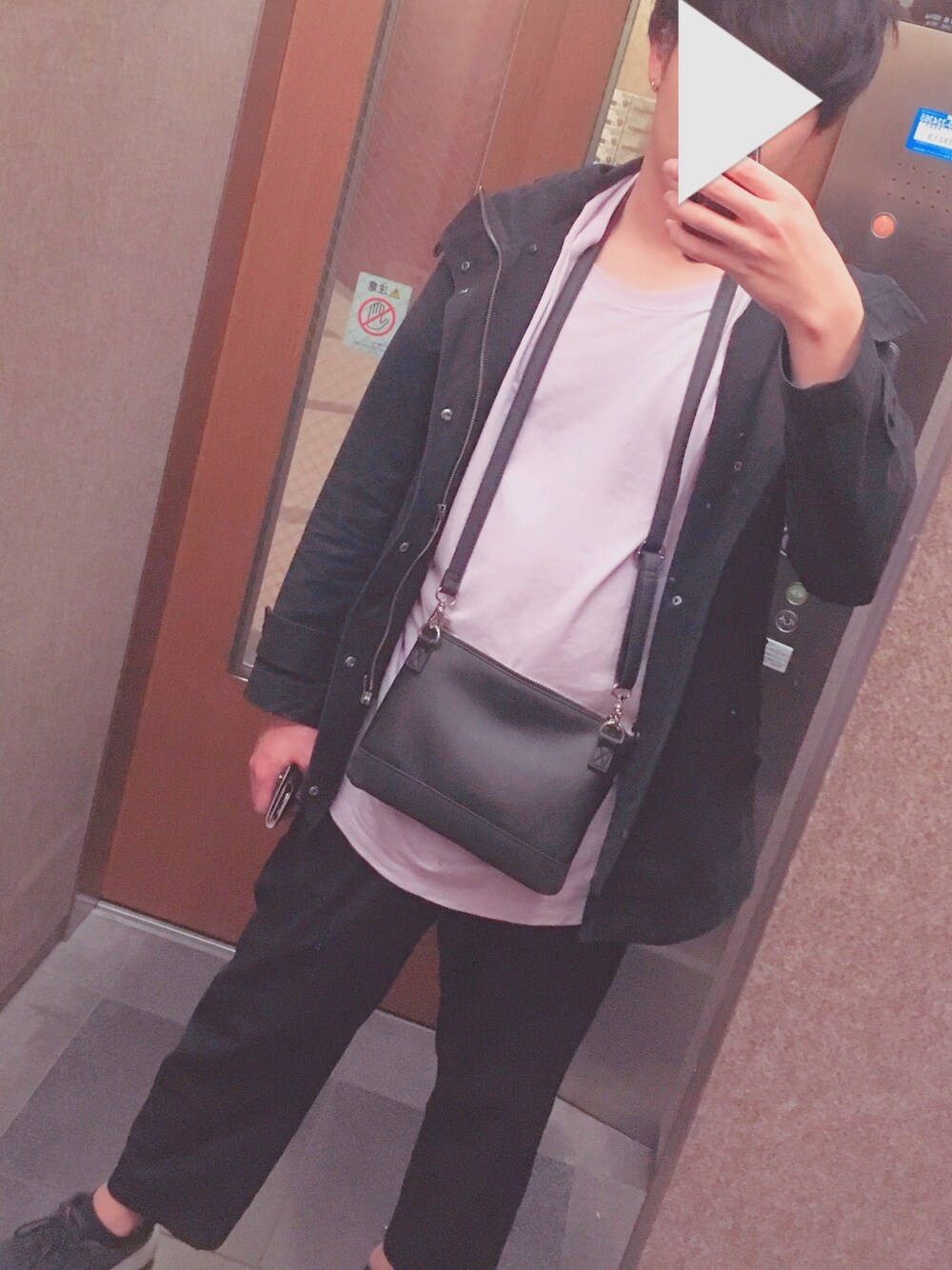 「サコッシュ、お洒落さんとつながりたい、休日スタイル、journal standard、SENSEOFPLACE、TK」｜「THE SHOP TK のベーシックサコッシュ（ショルダーバッグ、ブラック系）」を使った、だいすけさん（メンズ・177cm）の春コーディネートの1枚目の写真