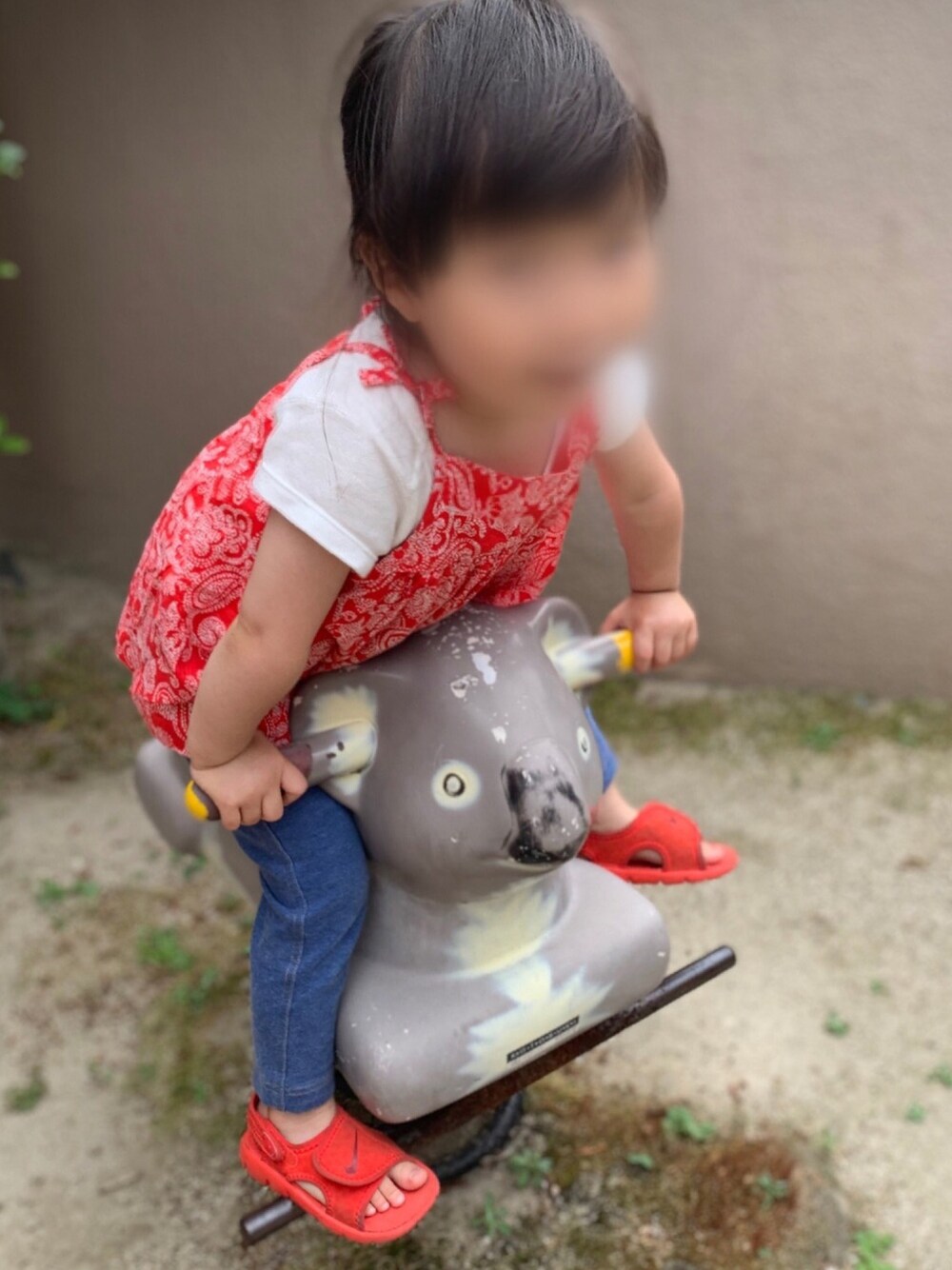 「ペイズリー柄、かさねぎ、公園コーデ、おんなのこコーデ、ベイビーギャップ」｜「babyGAPのアイテム（キャミソール、レッド系）」を使った、mmmさん（キッズ・90cm）の夏コーディネートの1枚目の写真