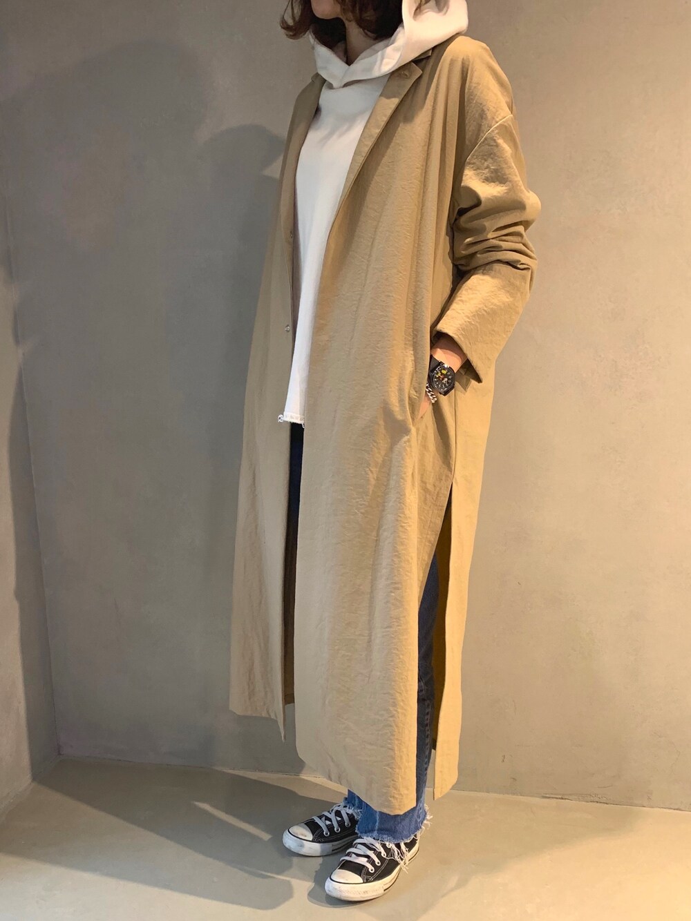 「カジュアルコーデ、秋冬コーデ、今日のコーデ、ベージュコーデ、メンズライク、デニムパンツ、マルシャルテル、marechal terre、コンバース、リーバイス」｜「MARECHAL TERREのチェスターフィールドコート（チェスターコート、ベージュ系）」を使った、the53rd_3rdさん（レディース・165cm）の秋コーディネートの1枚目の写真