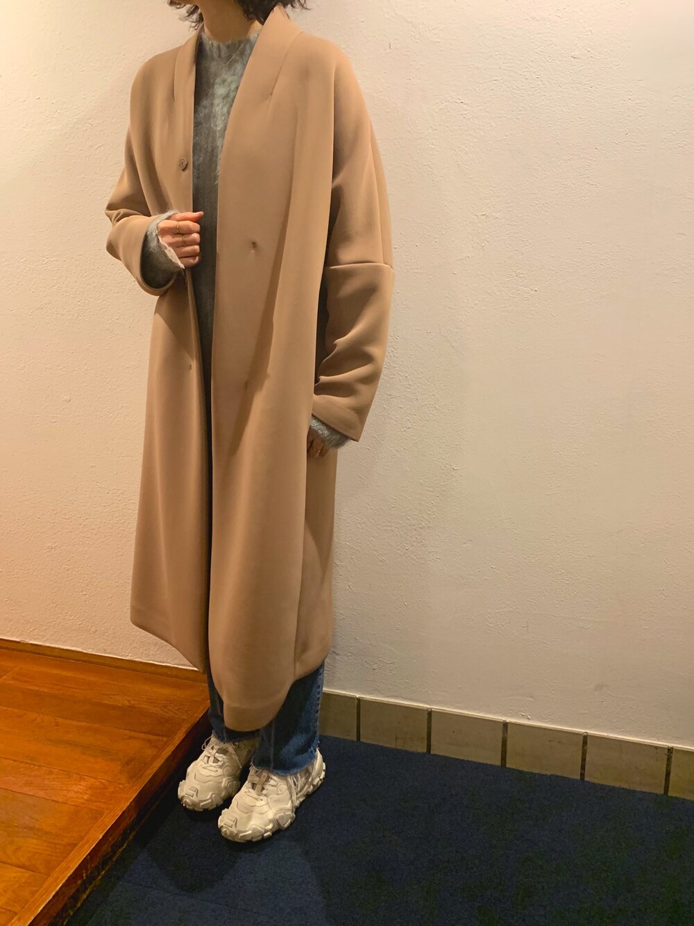 「オトナカジュアル、オトナ女子、outfit、コート、marechal terre、マルシャルテル、AcneStudios、Levi's」｜「MARECHAL TERREのダンボールニットビッグシルエットコート（その他アウター、イエロー系）」を使った、the53rd_3rdさん（レディース・165cm）の冬コーディネートの1枚目の写真