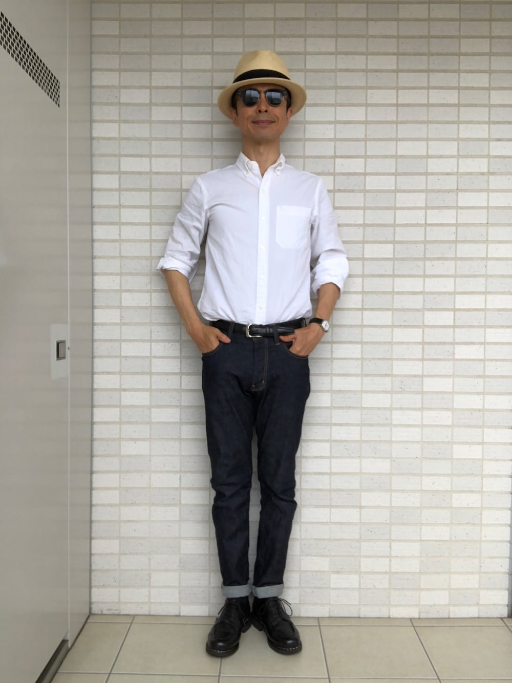 「パナマハット、シアサッカーシャツ、デニムパンツ、ネイビー×ホワイト」｜「L.L.Beanのアイテム（シャツ/ブラウス、ホワイト系）」を使った、Paulさん（メンズ・171cm）の夏コーディネートの1枚目の写真