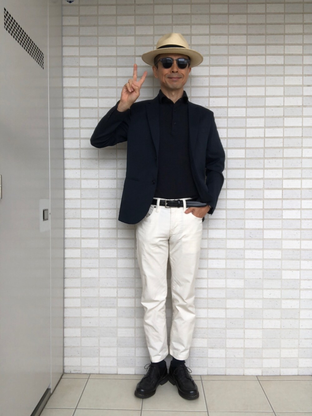 「ラブアンドピース2018、ネイビー×ホワイト、クールビズ、シャカシャカジャケット、ホワイトデニムパンツ、ポロシャツ、パナマハット」｜「GUY ROVERの＜GUY ROVER(ギ・ローバー)＞ SOLID WD†（ポロシャツ、ブルー系）」を使った、Paulさん（メンズ・171cm）の秋コーディネートの1枚目の写真
