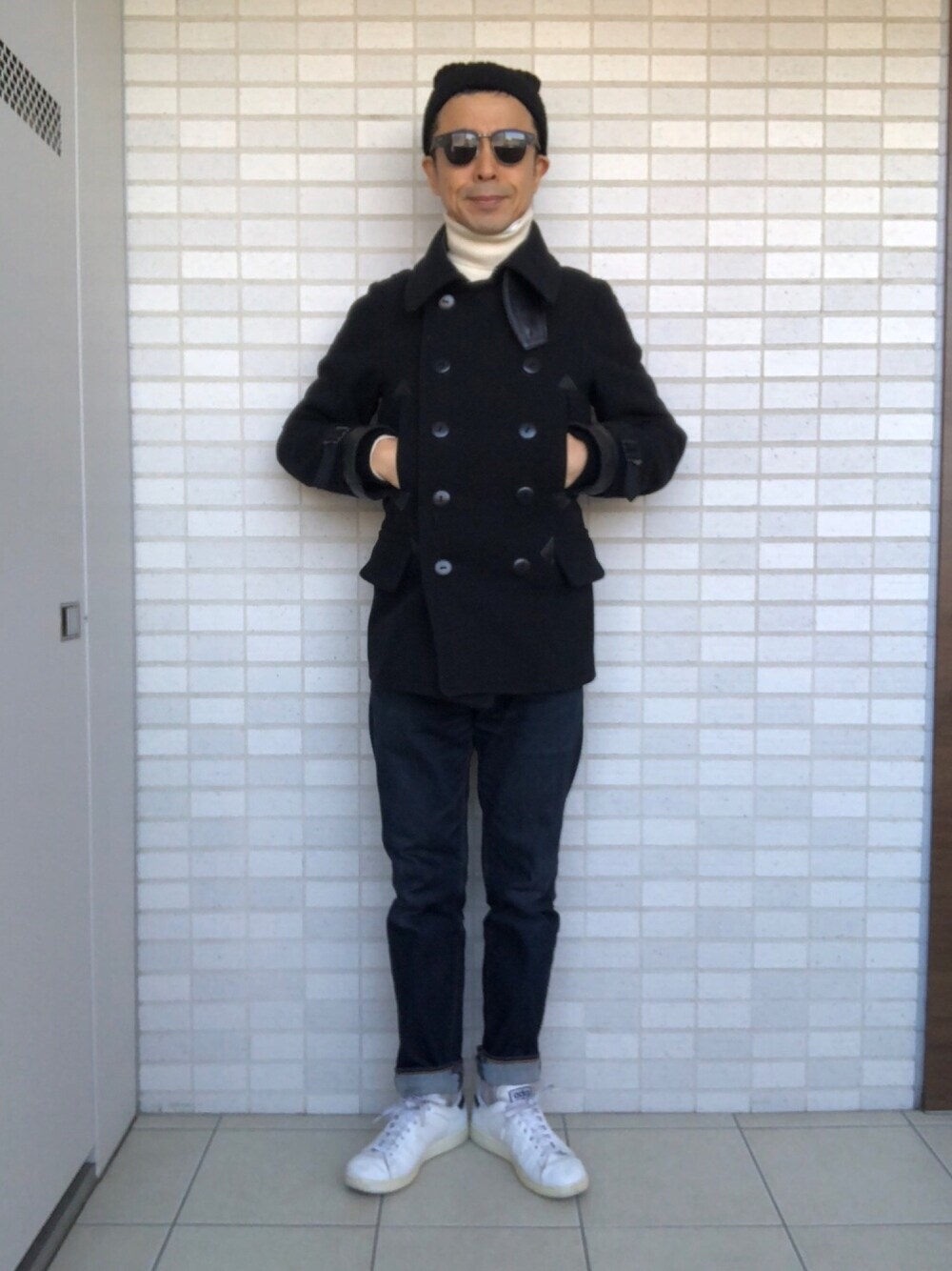 「ミリタリーコート、ピーコート、デニムパンツ、白スニーカー、ネイビー×ホワイト、フレンチカジュアル」｜「Levi'sの511(TM) スリムフィット WARMジーンズ インディゴブルー INDIGO RINSED/13.39oz（デニムパンツ、ブルー系）」を使った、Paulさん（メンズ・171cm）の冬コーディネートの1枚目の写真