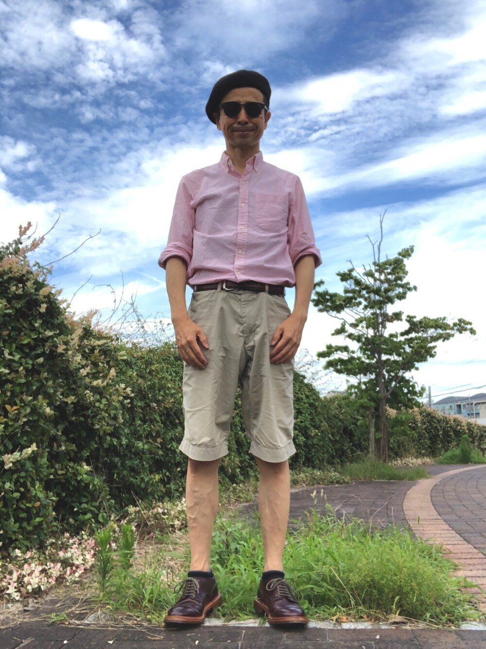 「オーバーサイズ、ショートパンツ、ベージュ×ピンク、シアサッカーシャツ、ストライプシャツ、ダブルソール」｜「L.L.Beanのアイテム（シャツ/ブラウス、ピンク系）」を使った、Paulさん（メンズ・171cm）の夏コーディネートの1枚目の写真