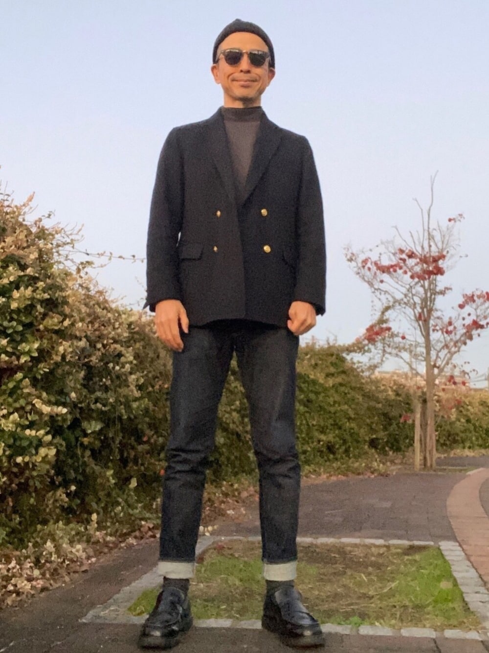 「モックネックカットソー、コインローファー、紺ブレ、ダブルブレストジャケット、UNIQLO U」｜「BEAMS PLUSのBEAMS PLUS / コンバットウール 4ボタン ダブルブレステッド ジャケット（テーラードジャケット、ブルー系）」を使った、Paulさん（メンズ・171cm）の秋コーディネートの1枚目の写真