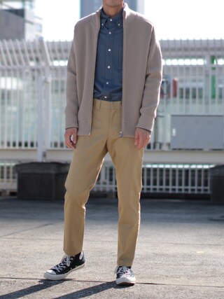 LEO使用「UNITED TOKYO（テーパードスキニーストレッチカラーパンツ）」的時尚穿搭