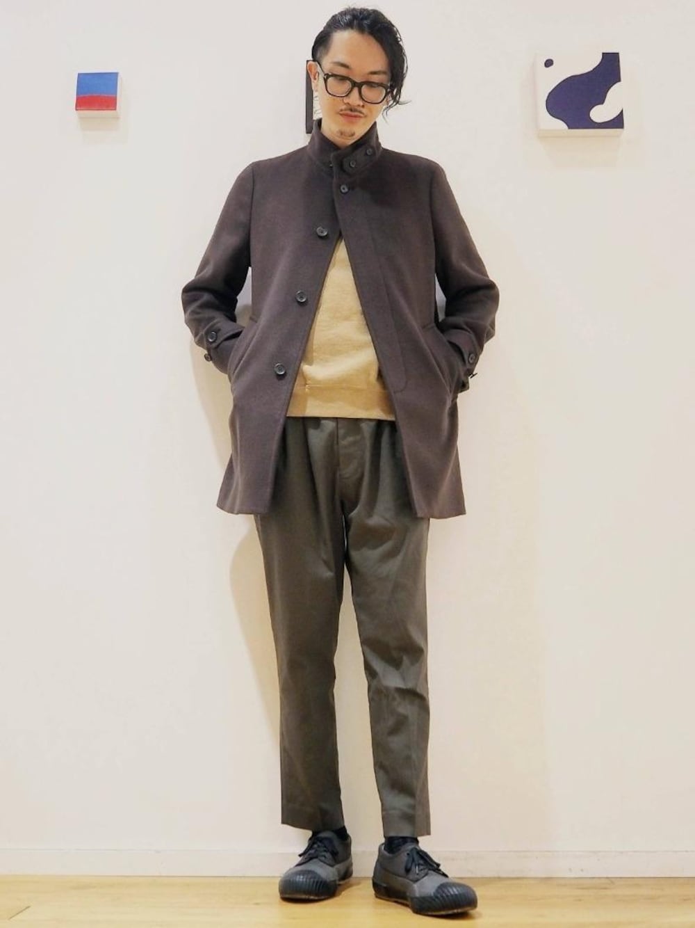 「大人カジュアル、casual、くすみカラー、GLR別注スタイル、イージーパンツスタイル、一押しのアウタースタイル」｜「CHICSTOCKSの[シックストックス] CM★CHICSTOCKS ランダムストライプ ソックス（ソックス/靴下、ブラック系）」を使った、ナカゴミさん（メンズ・184cm）の秋コーディネートの1枚目の写真