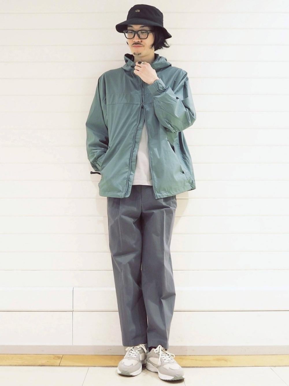 「大人カジュアル、casual、RELAX、くすみカラー、GLR別注スタイル、一押しのアウタースタイル」｜「MoonStarの[ ムーンスター ] SC MOONSTAR 810S STUDEN スニーカー （スニーカー、グレー系）」を使った、ナカゴミさん（メンズ・184cm）の冬コーディネートの1枚目の写真