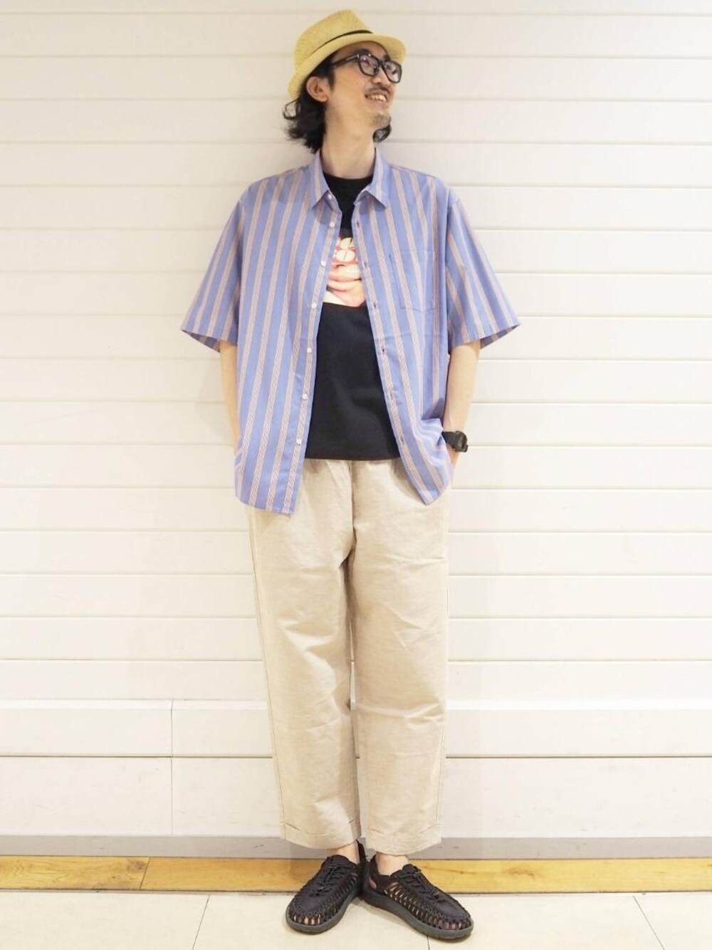「リラックス、シャツ/ブラウス、Tシャツ/カットソー、ハット/キャップ、トラベル /リゾート、ぱんつ、☆イージーパンツ、【全社タグに統合】CASUAL、【全社タグに統合】Relax、☆柄シャツ」｜「MALIBU SHIRTSの[ マリブシャツ ] MALIBU SHIRTS キャンバス 2WAY トートバッグ（トートバッグ、その他）」を使った、ナカゴミさん（メンズ・184cm）の春コーディネートの1枚目の写真
