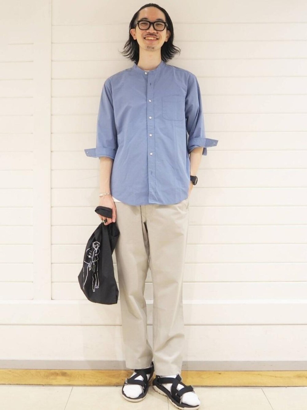 「リラックス、シャツ/ブラウス、ベーシック/トラッド、トラベル /リゾート、☆イージーパンツ」｜「green label relaxingの＜green label relaxing＞ウールライク PLAY PANTS/パンツ -防シワ・ストレッチ・ウォッシャブル-（その他パンツ、ベージュ系）」を使った、ナカゴミさん（メンズ・184cm）の夏コーディネートの1枚目の写真