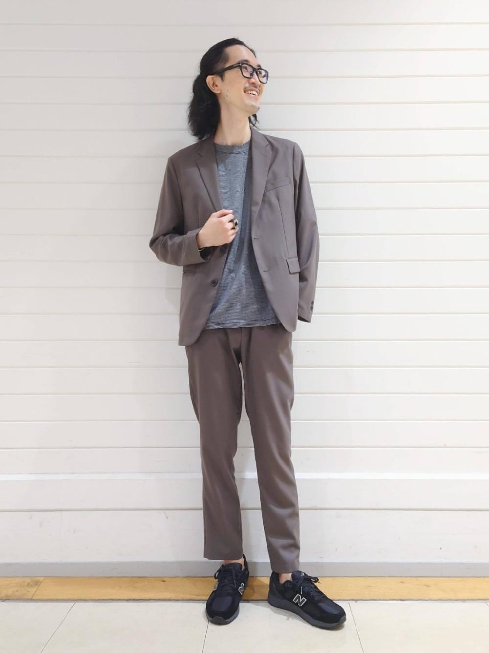 「ジャケット、セットアップ、ベーシック/トラッド、☆カジュアルセットアップ」｜「NEW BALANCEの[ ニューバランス ] New Balance MW1880 B1 スニーカー（スニーカー、ブラック系）」を使った、ナカゴミさん（メンズ・184cm）の夏コーディネートの1枚目の写真
