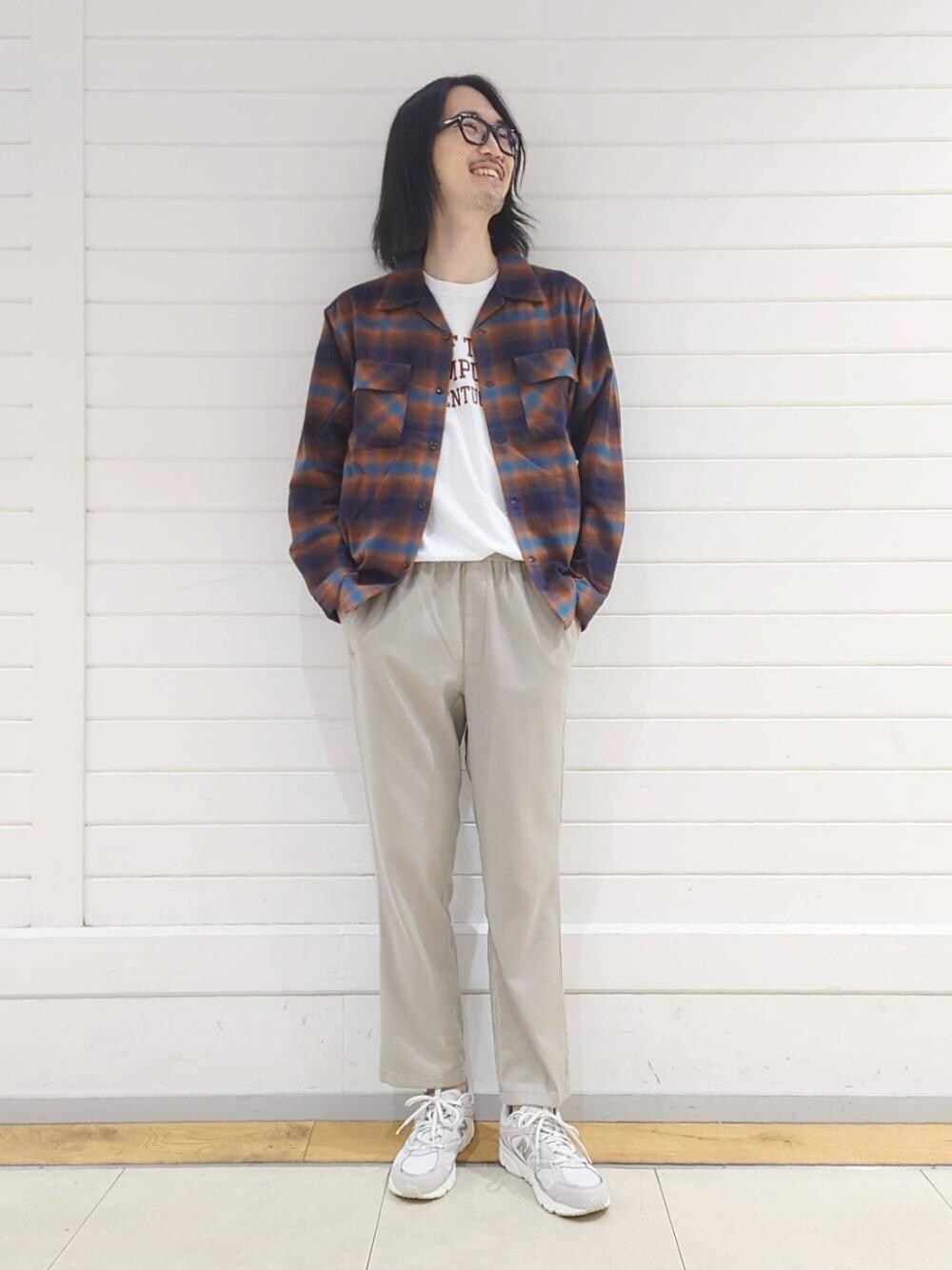 「スニーカー、トレンド、リラックス、シャツ/ブラウス、Tシャツ/カットソー、□お悩み別 / ほっそり」｜「FRUIT OF THE LOOMの別注 [ フルーツオブザルーム ] FRUIT OF THE LOOM キャンパス ストア 半袖 Tシャツ（Tシャツ/カットソー、その他）」を使った、ナカゴミさん（メンズ・184cm）の夏コーディネートの1枚目の写真