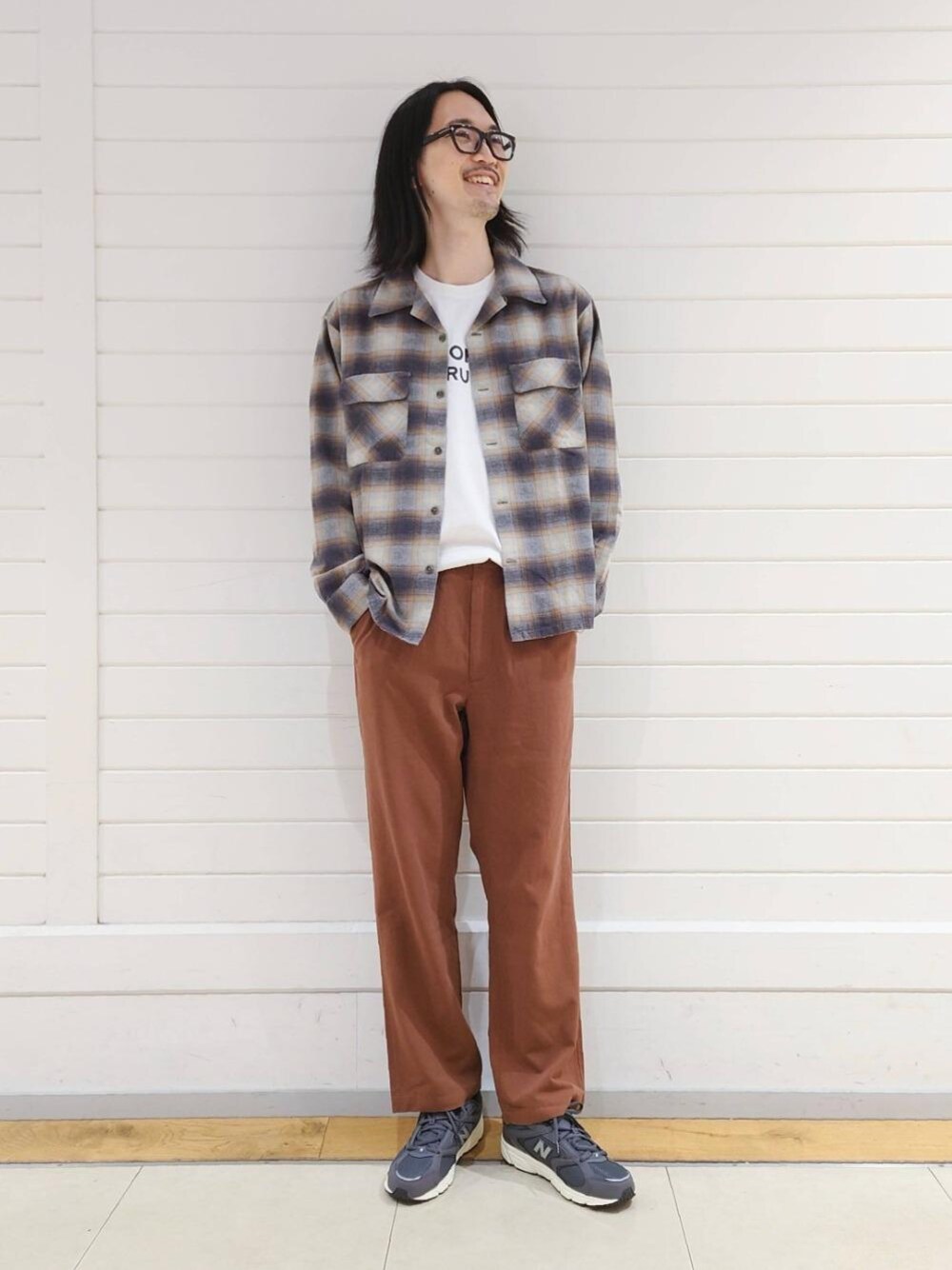 「トレンド、リラックス、シャツ/ブラウス、Tシャツ/カットソー、秋トレンド2021、□お悩み別 / ほっそり」｜「green label relaxingの＜green label relaxing＞コットンワッシャー イージー パンツ（その他パンツ、レッド系）」を使った、ナカゴミさん（メンズ・184cm）の夏コーディネートの1枚目の写真