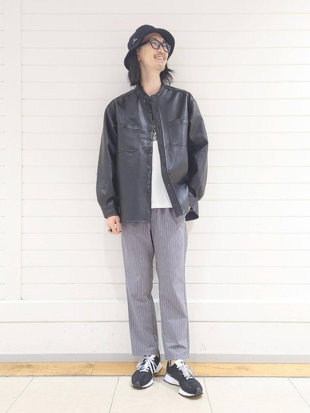 「スニーカー、ジャケット、アウター、トレンド、リラックス、ストリート、ハット/キャップ、■ジャクソンポロック、□お悩み別 / ほっそり」｜「green label relaxingの＜green label relaxing＞ウールライク PLAY PANTS/パンツ -防シワ・ストレッチ・ウォッシャブル-（その他パンツ、その他）」を使った、ナカゴミさん（メンズ・184cm）の夏コーディネートの1枚目の写真