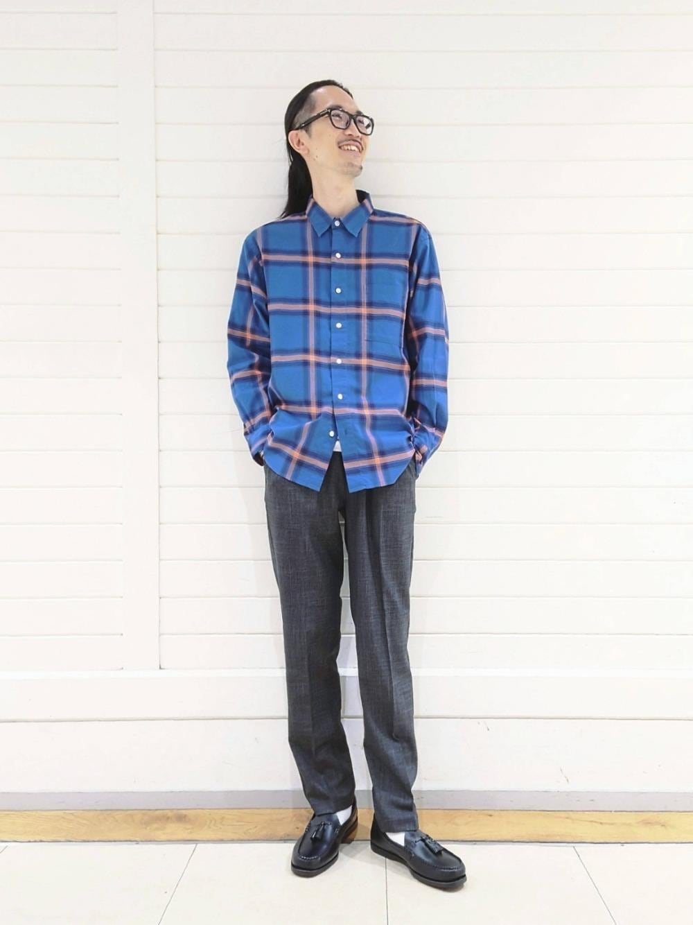 「リラックス、シャツ/ブラウス、ベーシック/トラッド、ぱんつ、□Mお悩み別 / ほっそり」｜「G.H.BASSの【別注】＜ G.H.BASS×green label relaxing＞タッセルローファー デッキシューズ（モカシン/デッキシューズ、ブラック系）」を使った、ナカゴミさん（メンズ・184cm）の秋コーディネートの1枚目の写真
