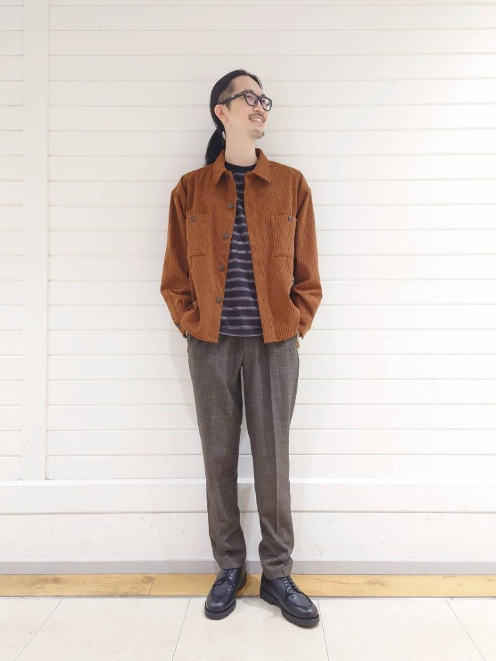 「アウター、トレンド、リラックス、□Mお悩み別 / ほっそり」｜「green label relaxingの＜green label relaxing＞コンフィヤーン ピーチボーダー クルーネック カットソー（Tシャツ/カットソー、ブラック系）」を使った、ナカゴミさん（メンズ・184cm）の秋コーディネートの1枚目の写真