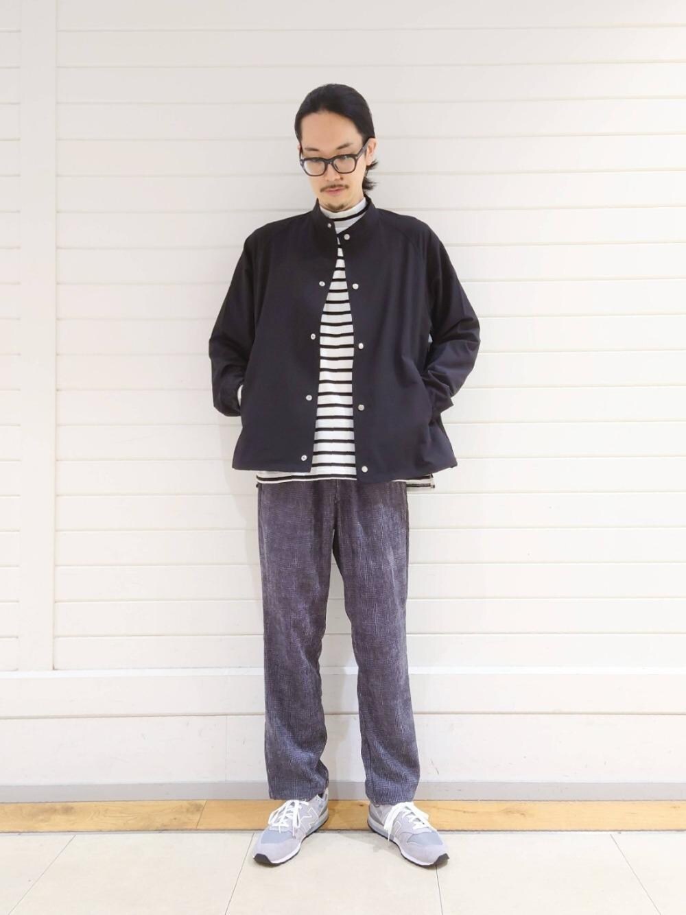 「アウター、リラックス、Tシャツ/カットソー、ぱんつ、□Mお悩み別 / ほっそり」｜「green label relaxingの＜green label relaxing＞GIZA ボーダー モックネック 長袖 カットソー（Tシャツ/カットソー、ホワイト系）」を使った、ナカゴミさん（メンズ・184cm）の秋コーディネートの1枚目の写真