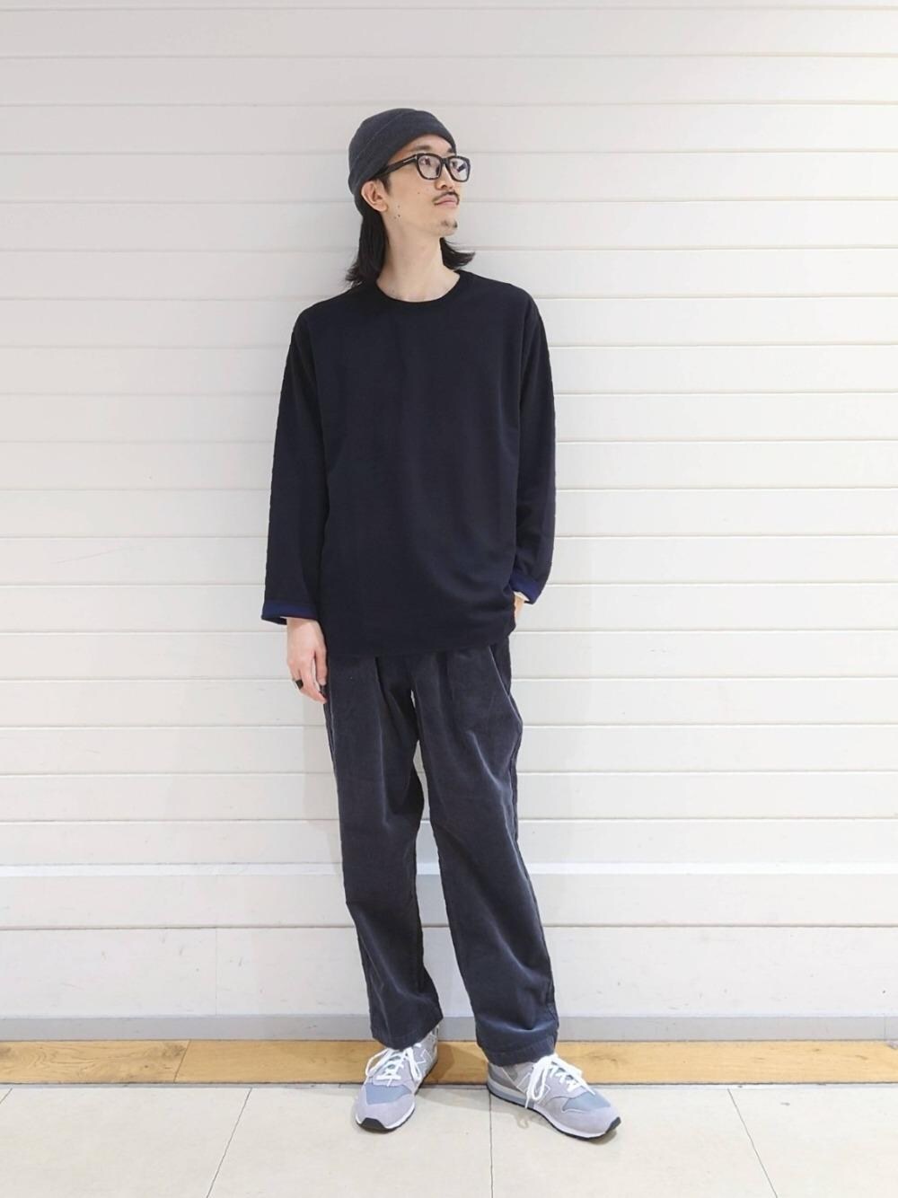 「リラックス、Tシャツ/カットソー、ベーシック/トラッド、ハット/キャップ、□Mお悩み別 / ほっそり、■Over Large」｜「green label relaxingの＜GLR/ lab＞11W コーデュロイ イージー トラウザーズ（その他パンツ、グリーン系）」を使った、ナカゴミさん（メンズ・184cm）の秋コーディネートの1枚目の写真