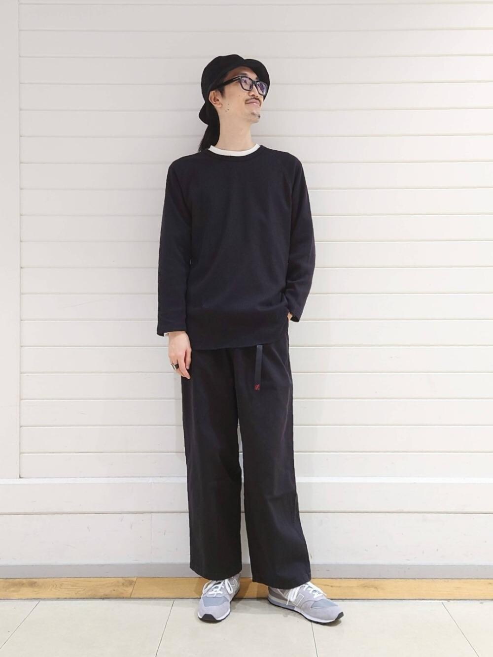 「リラックス、ストリート、Tシャツ/カットソー、ハット/キャップ、□Mお悩み別 / ほっそり、■Over Large」｜「green label relaxingの＜green label relaxing＞ポンチ クルーネック カットソー（Tシャツ/カットソー、ホワイト系）」を使った、ナカゴミさん（メンズ・184cm）の秋コーディネートの1枚目の写真