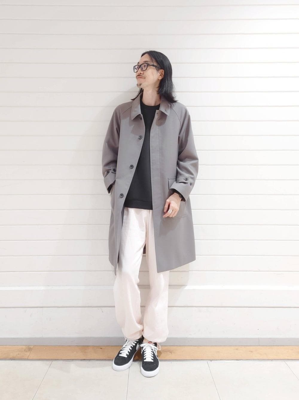 「アウター、トレンド、リラックス、□Mお悩み別 / ほっそり、■CITEN」｜「CITENの＜CITEN（シテン）＞GIZAコットン スウェット パンツ（スウェットパンツ、ピンク系）」を使った、ナカゴミさん（メンズ・184cm）の秋コーディネートの1枚目の写真