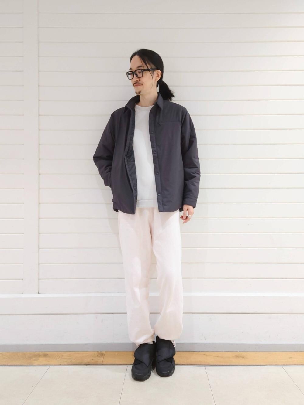 「スニーカー、アウター、トレンド、リラックス、シャツ/ブラウス、■DAIWA、□Mお悩み別 / ほっそり、■CITEN」｜「MoonStarの＜MOONSTAR（ムーンスター）＞810S エイトテンス UNIVE ユニーヴ スニーカー（スニーカー、ブラック系）」を使った、ナカゴミさん（メンズ・184cm）の秋コーディネートの1枚目の写真