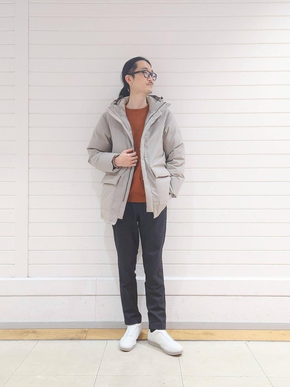 「ニット/セーター、□Mお悩み別 / ほっそり、あうたー、■810s」｜「MoonStarの＜MOONSTAR（ムーンスター）＞ 810s KITCHE キッチェ スニーカー（スニーカー、グレー系）」を使った、ナカゴミさん（メンズ・184cm）の冬コーディネートの1枚目の写真