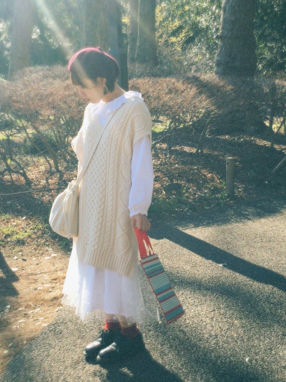 「はるコーデ、パステル映える春、春コーデ、ワンヒース、白、低身長、おしゃれさんと繋がりたい、ootd、Imakokoni、ニットベスト」｜「imakokoniのアイテム（ワンピース/ドレス、ホワイト系）」を使った、minnさん（レディース・154cm）の春コーディネートの1枚目の写真