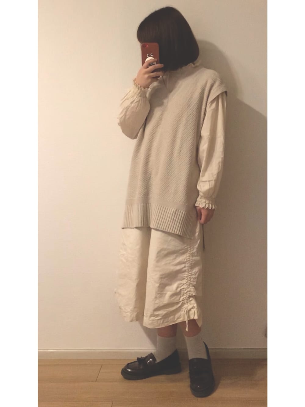 「ゆるコーデ、おしゃれさんと繋がりたい、青文字系、低身長、いいね、save、フォローお願いします🤑、154cm、白、同系色コーデ、シンプル、ベスト」｜「GLOBAL WORKのカノコBIGベスト/823694（ベスト、ベージュ系）」を使った、minnさん（レディース・154cm）の夏コーディネートの1枚目の写真