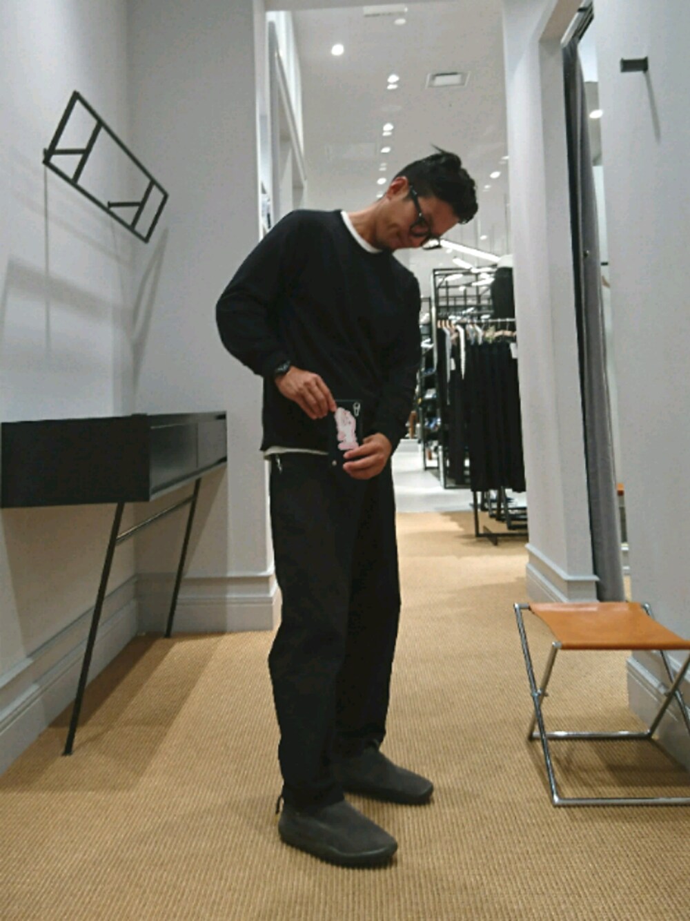 「ニット、ブラック、NIKE、airmoc」｜「BEAUTY&YOUTH UNITED ARROWSのアイテム（ニット/セーター、ブラック系）」を使った、D.nakamuraさん（メンズ・170cm）の秋コーディネートの1枚目の写真