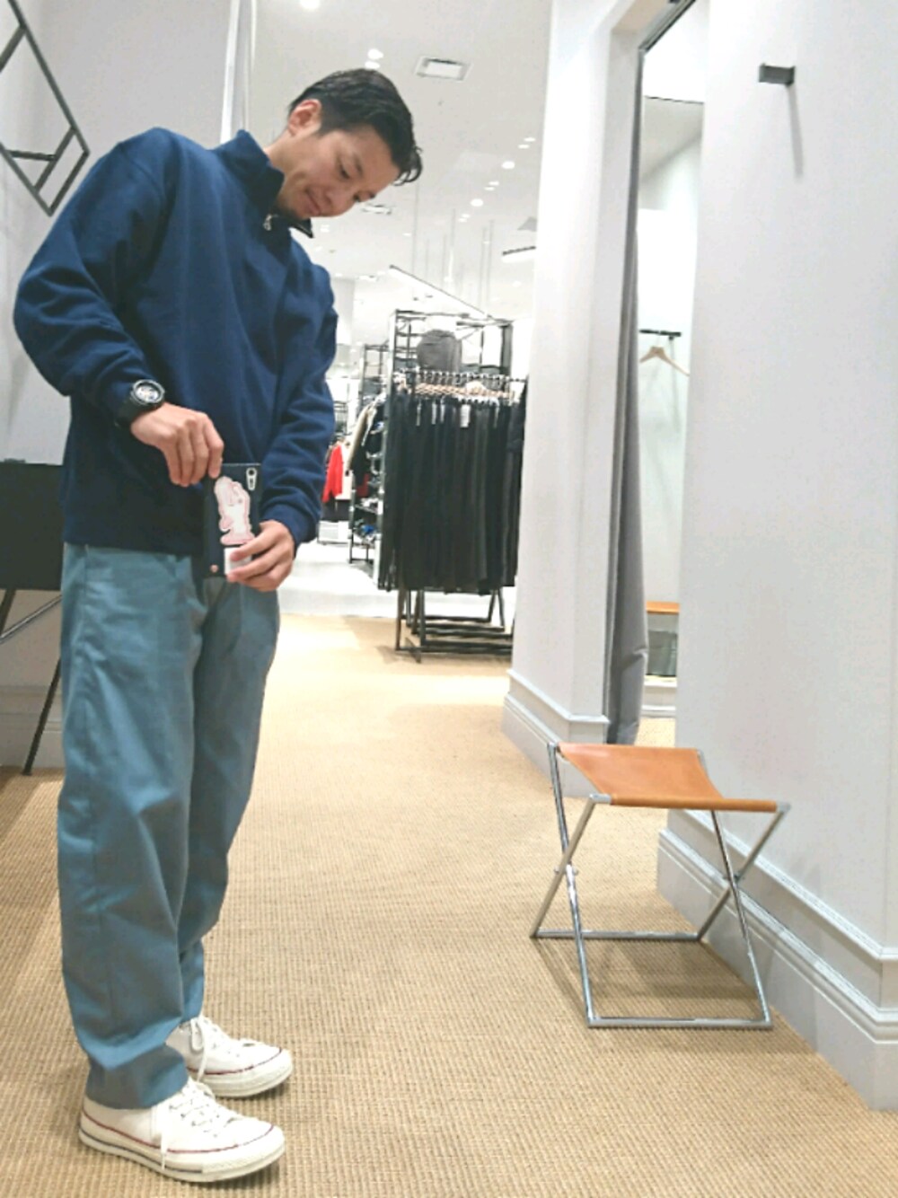 「ハーフジップ、Jerzees、ブルー、ワントーンコーデ、スニーカー、converse、chacktaylor、オトナカジュアル、シンプル」｜「JERZEESの＜JERZEES＞PACK ZIP SWEAT/スウェット（スウェット、ブルー系）」を使った、D.nakamuraさん（メンズ・170cm）の秋コーディネートの1枚目の写真
