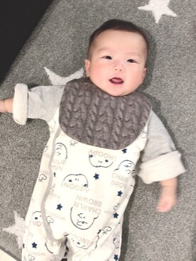 「アイテム（スタイ/よだれかけ、グレー系）」を使った、rikutokuutoさん（キッズ・60cm）の春コーディネート