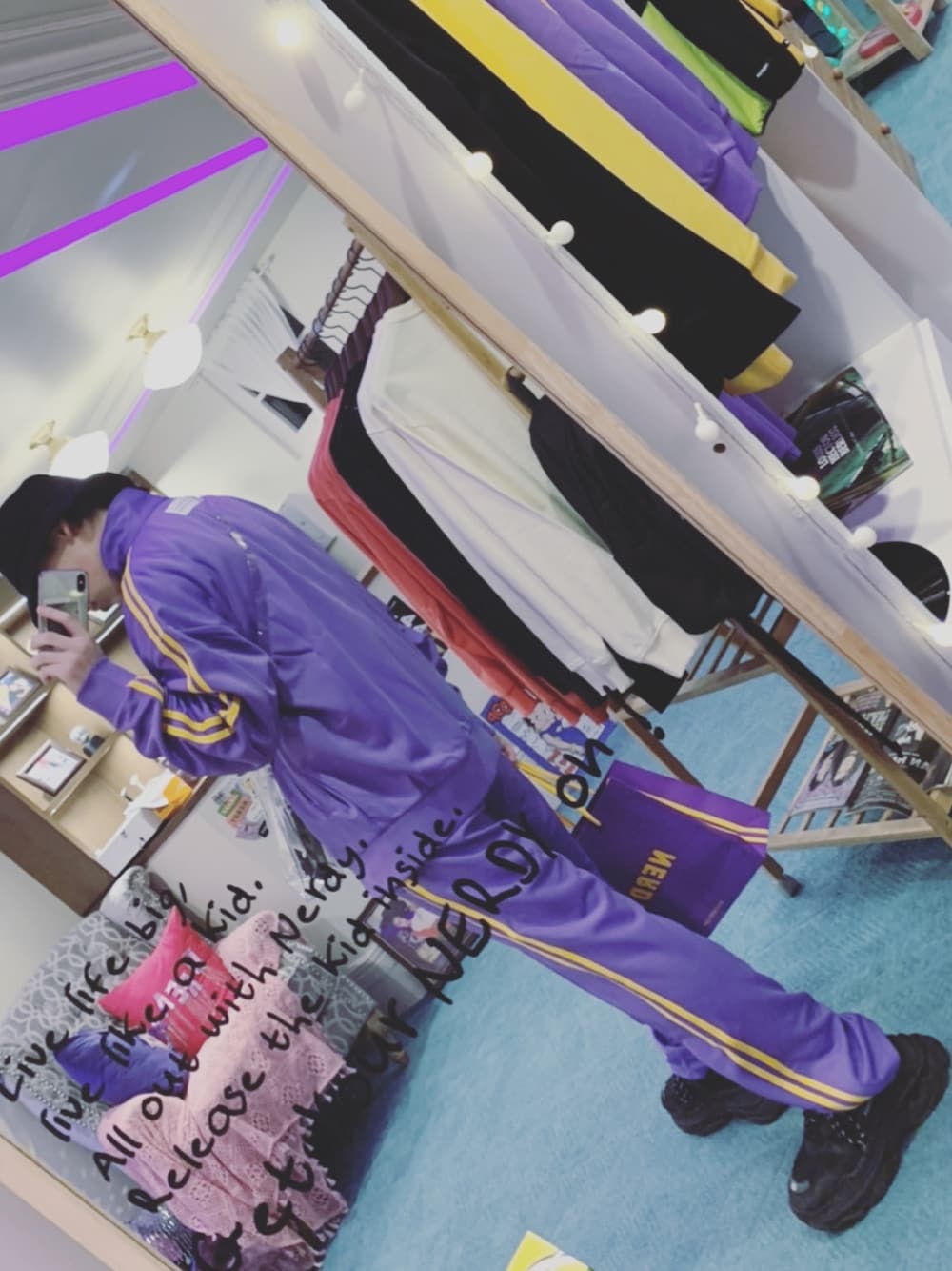 「ダッドスニーカー、今日のコーデ、ストリート、韓国ファッション、nerdy、BALENCIAGA」｜「NERDYのアイテム（その他パンツ、パープル系）」を使った、takuchan1212さん（メンズ・170cm）の冬コーディネートの1枚目の写真