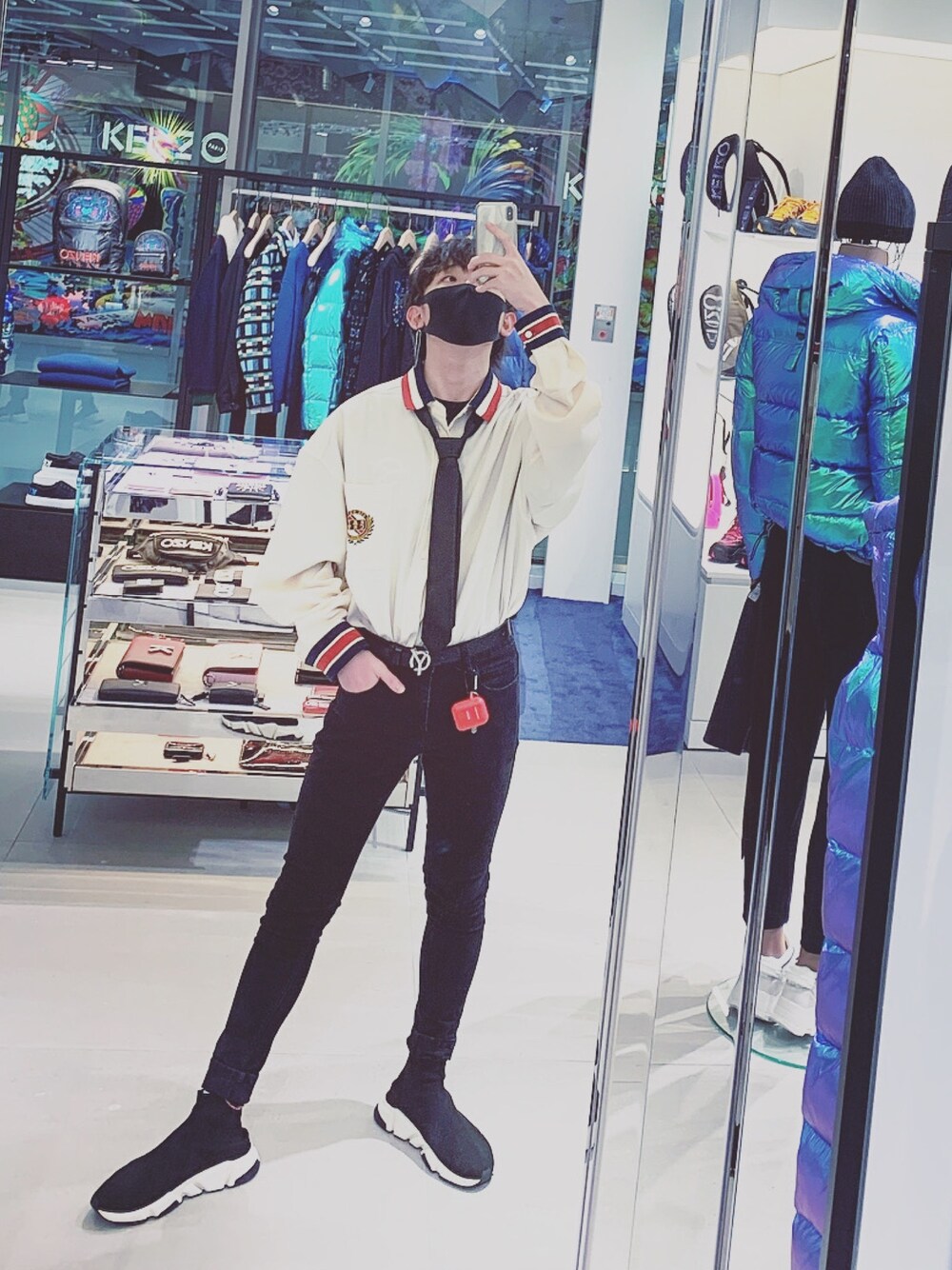 「romanticcrown、シンプルコーデ、今日のコーデ、韓国ファッション」｜「BershkaのBershka straight leg jeans in black（デニムパンツ、ブラック系）」を使った、takuchan1212さん（メンズ・170cm）の冬コーディネートの1枚目の写真
