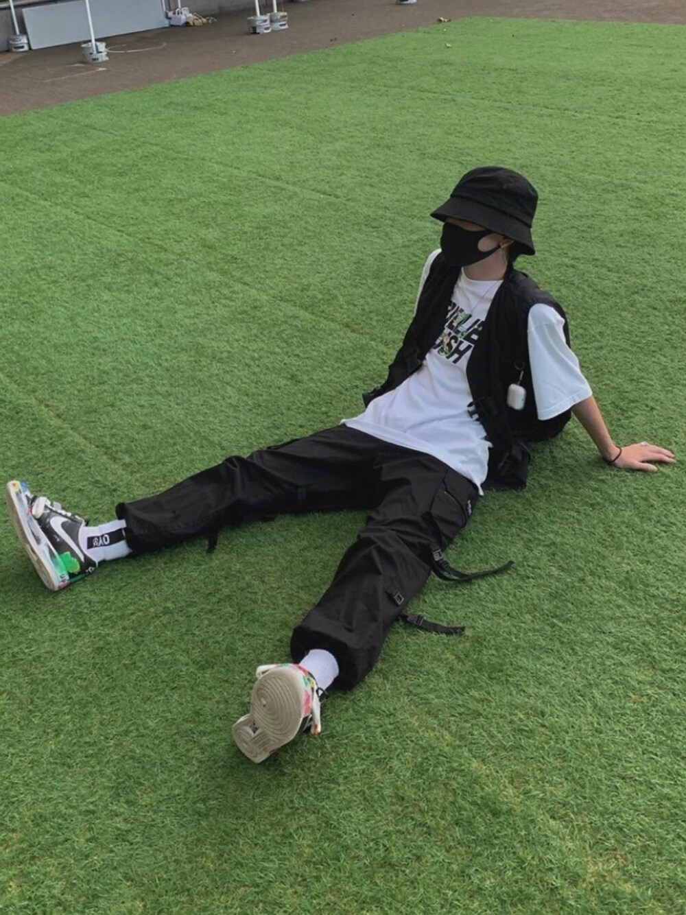 「ストリートコーデ、夏コーデ、いいね、save、フォローお願いします🤑、韓国ファッション、G-DRAGON、A-WENDE、Trendy woobi、billieeilish、BTS、kpop」｜「GUのアイテム（Tシャツ/カットソー、ホワイト系）」を使った、takuchan1212さん（メンズ・170cm）の夏コーディネートの1枚目の写真