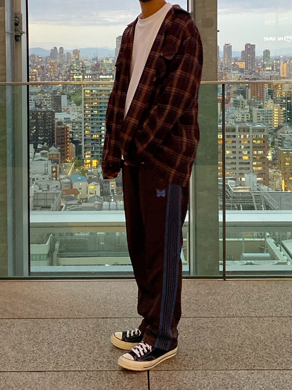 「NeedlesのNeedles/Cut-Off Bottom Classic Shirt（シャツ/ブラウス、ブラウン系）」を使った、まっつんさん（メンズ・174cm）の秋コーディネートの1枚目の写真