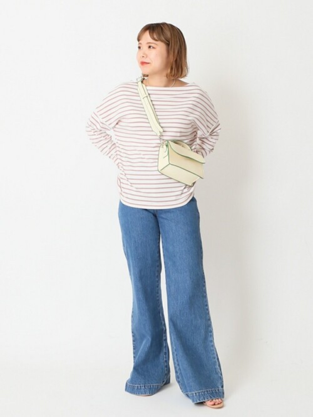 「カットソー、パンツ、ボーダー、バッグ、デニムパンツ、ミニショルダーバッグ、U by SPICK&SPAN、ユーバイ　スピックアンドスパン」｜「U by SPICK&SPANのBIGボーダープルオーバー◆（Tシャツ/カットソー、ピンク系）」を使った、karinさん（レディース・158cm）の夏コーディネートの1枚目の写真