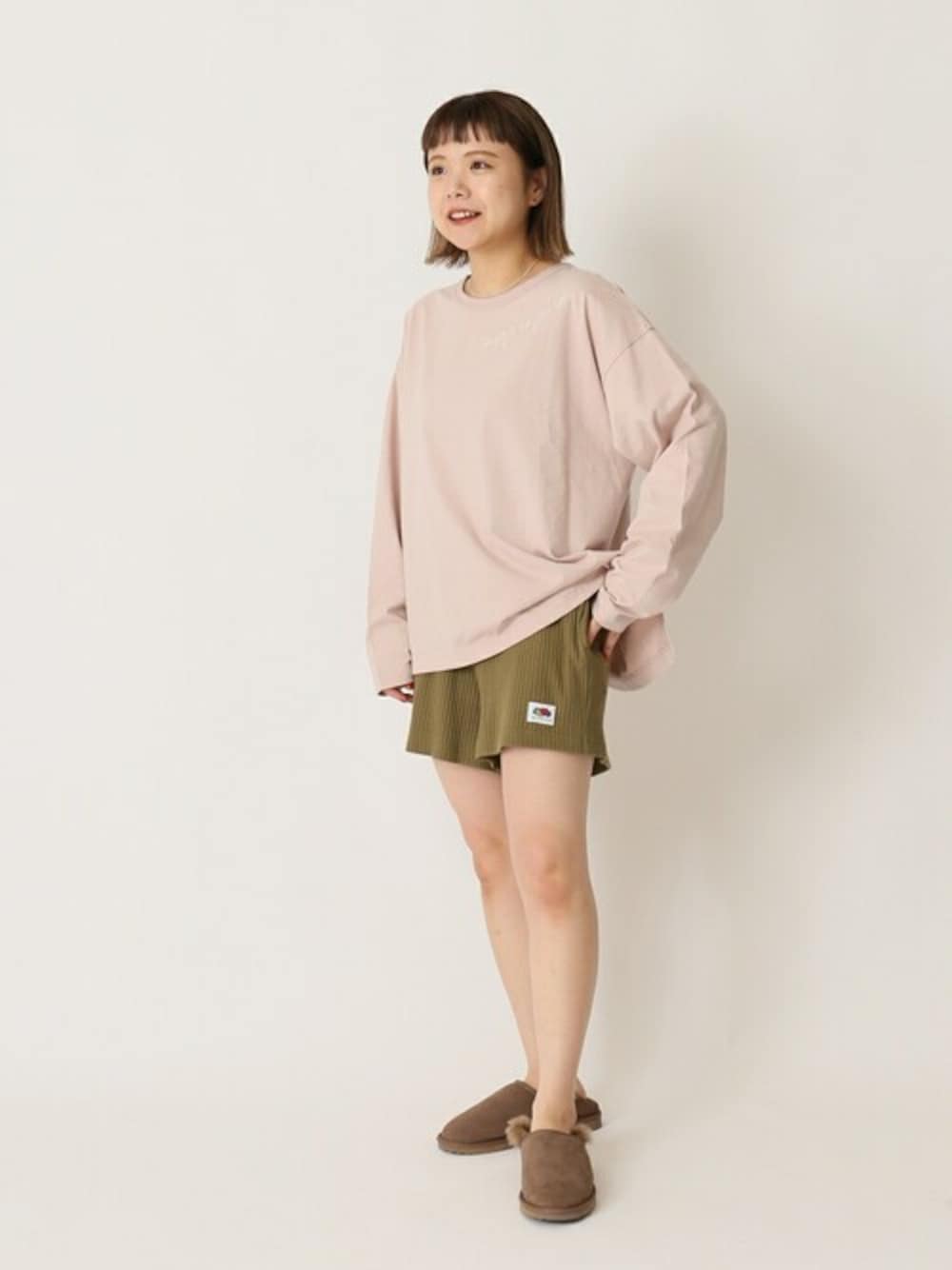 「デイリー、リラックス、ルームウエア、パジャマ、セットアイテム、U by SPICK&SPAN、おうち時間、ユーバイ　スピックアンドスパン」｜「U by SPICK&SPANのFRUIT OF THE LOOM×M×U 2SET ROOM WEAR【トップス＋パンツの2点セット】◆（Tシャツ/カットソー、ピンク系）」を使った、karinさん（レディース・158cm）の秋コーディネートの1枚目の写真