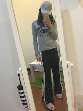 「KENZO（ケンゾー）のアイテム（T Shirts、グレー系）」を使った、黃以葯さん（レディース・155cm）の秋コーディネート