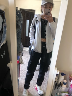 「adidas（アディダス）のアイテム（Parka、ホワイト系）」を使った、黃以葯さん（レディース・155cm）の夏コーディネート