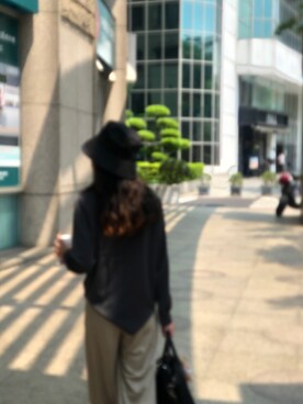 「LONGCHAMP（ロンシャン）のアイテム（Bags、ブラック系）」を使った、黃以葯さん（レディース・155cm）の夏コーディネート