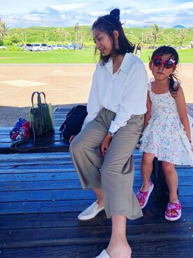 「CHARLES & KEITH（チャールズ & キース）のアイテム（Bags、グリーン系）」を使った、黃以葯さん（レディース・155cm）の夏コーディネート