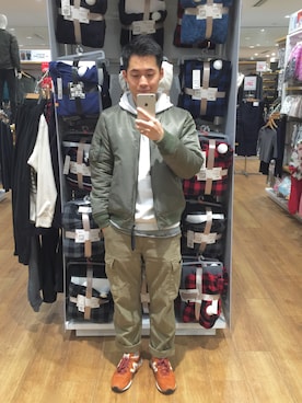 「White Mountaineering」｜「アイテム（MA-1）」を使った、 菜頭丸さん（メンズ・170cm）の冬コーディネート