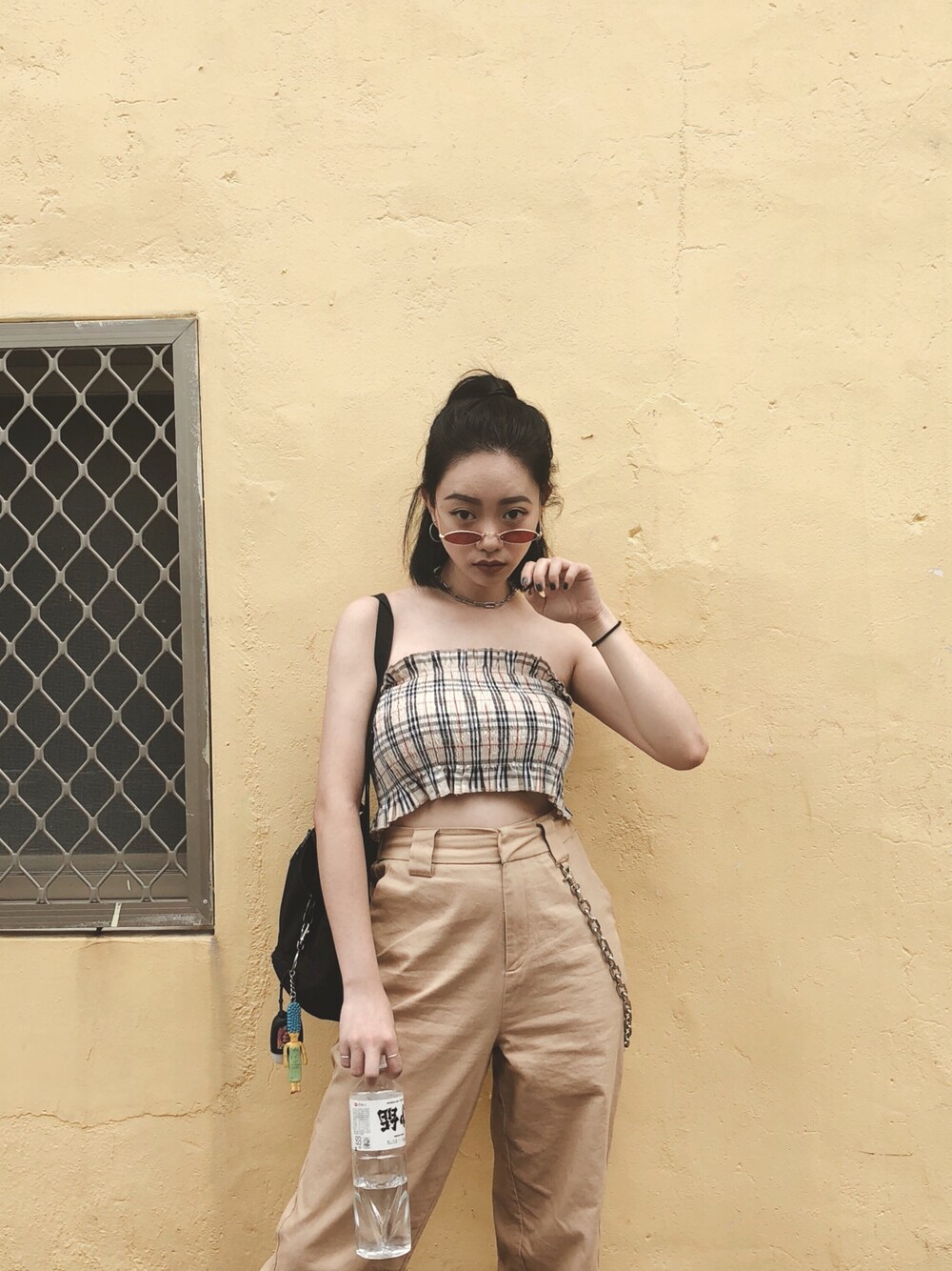 「iamgia、cobain pants、summer、Dickies、streetstyle、beige、BurberryCheck、Tubetop」｜「I.AM.GIAのアイテム（パンツ、ベージュ系）」を使った、Serena Chenさん（レディース・164cm）の夏コーディネートの1枚目の写真