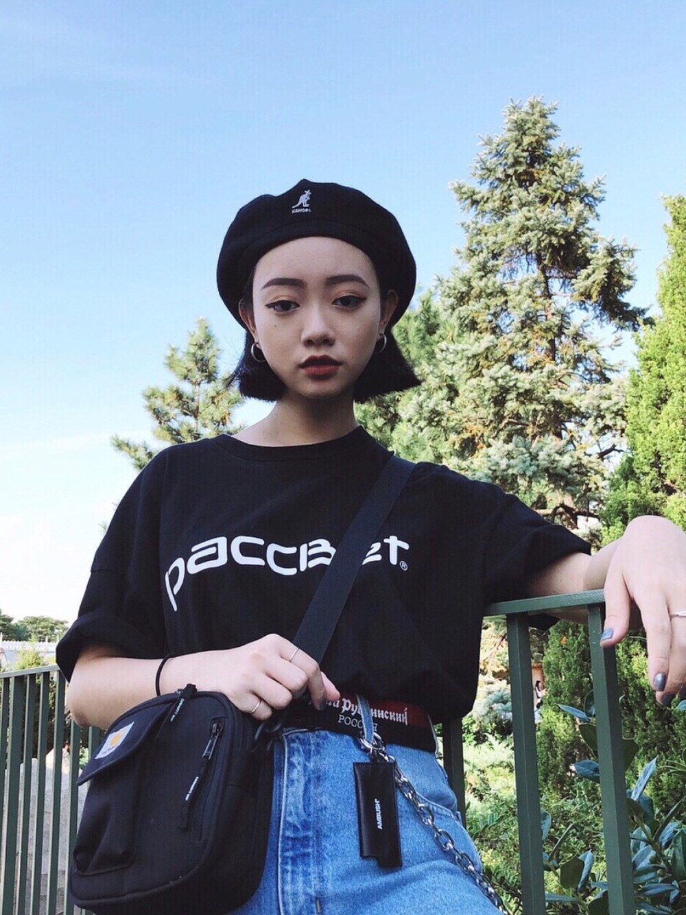 「Carhartt WIP(Carhartt WIP)、carhartt、AMBUSH、paccbet、carharttxpaccbet、denim、KANGOL、beret、TOKYO、streetstyle」｜「KANGOLのアイテム（帽子、ブラック系）」を使った、Serena Chenさん（レディース・164cm）の秋コーディネートの1枚目の写真