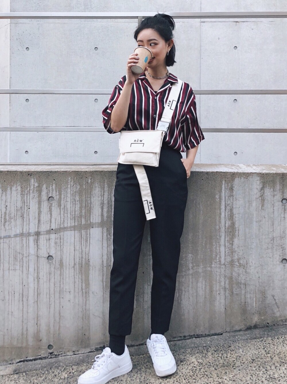 「stampd'LA、shirts、acoldwall、shoulderbag、airforce1、stripe、streetstyle、Suit pants」｜「STAMPDのアイテム（シャツ/ブラウス、その他）」を使った、Serena Chenさん（レディース・164cm）の秋コーディネートの1枚目の写真
