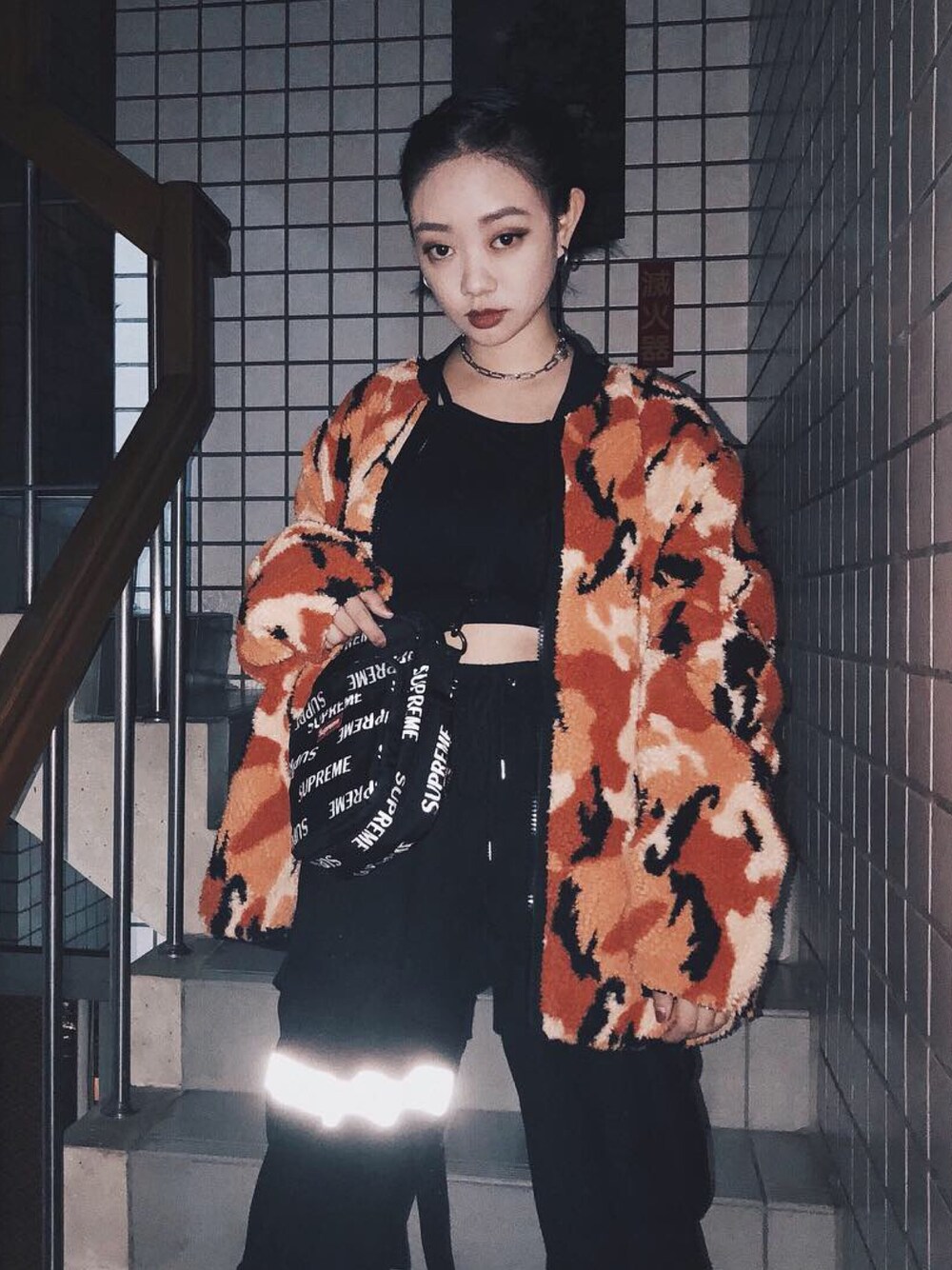 「marchenoir、m+rc noir、supreme、RAISESTUDIO、streetstyle、3M webbing pants、shoulderbag」｜「M+RCのアイテム（ジャケット/アウター、その他）」を使った、Serena Chenさん（レディース・164cm）の秋コーディネートの1枚目の写真