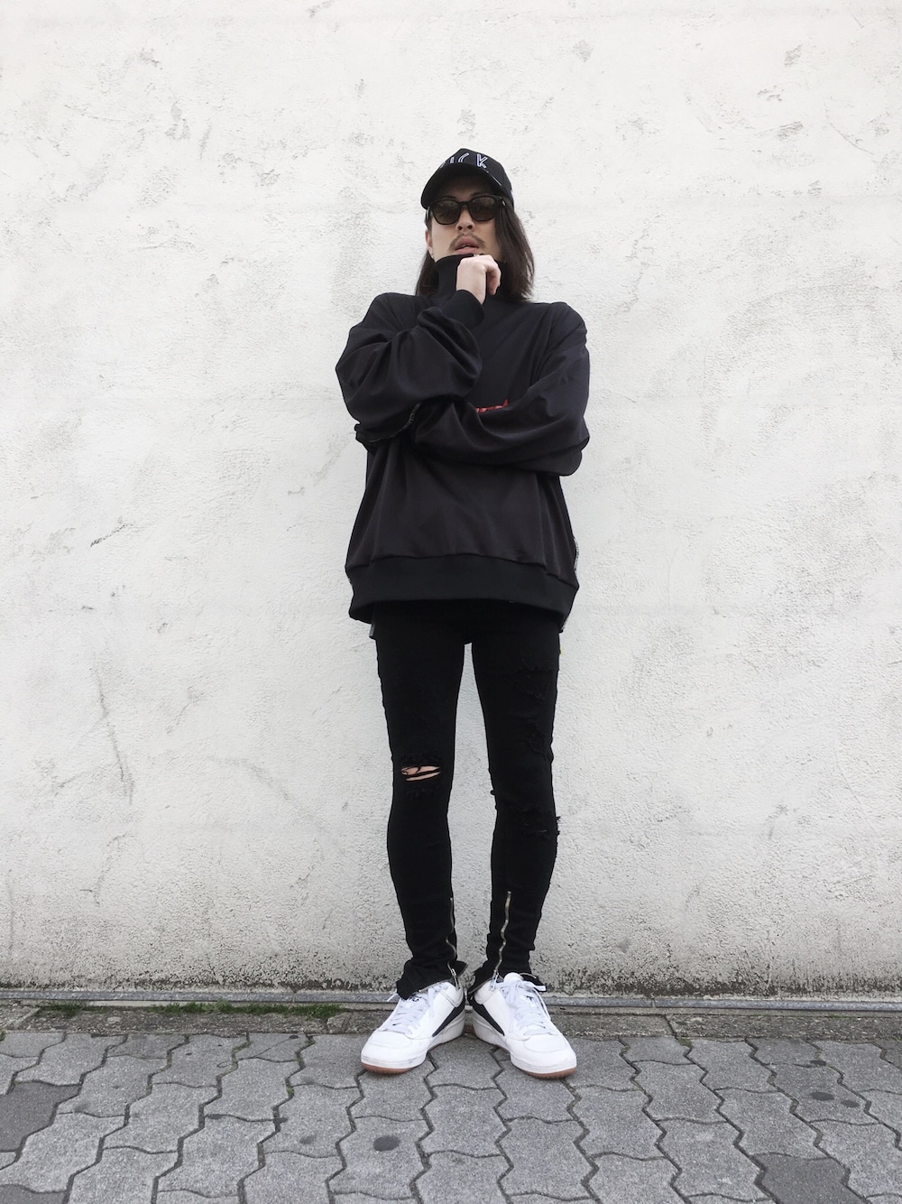 「ストリート、LHP、Danke schon、スポーツミックス、黒スキニー、adsr、LHP名古屋、gosharubchinskiy、WHITELAND BLACKBURN」｜「Gosha Rubchinskiyのアイテム（スニーカー、ホワイト系）」を使った、kazuya muraiさん（メンズ・168cm）の冬コーディネートの1枚目の写真